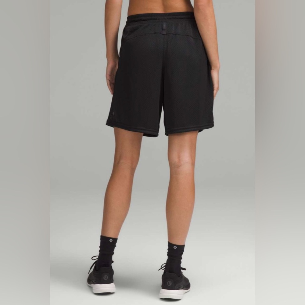 NWT Lululemon Relaxed Fit Mesh Training 8” Shorts Pockets Black Size 6 - Picture 3 of 11